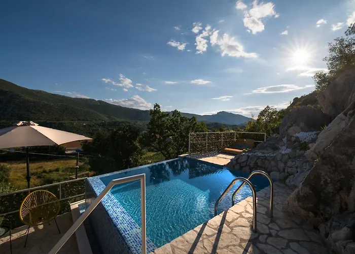 Stone House Marin Tatil Evi Kostanje