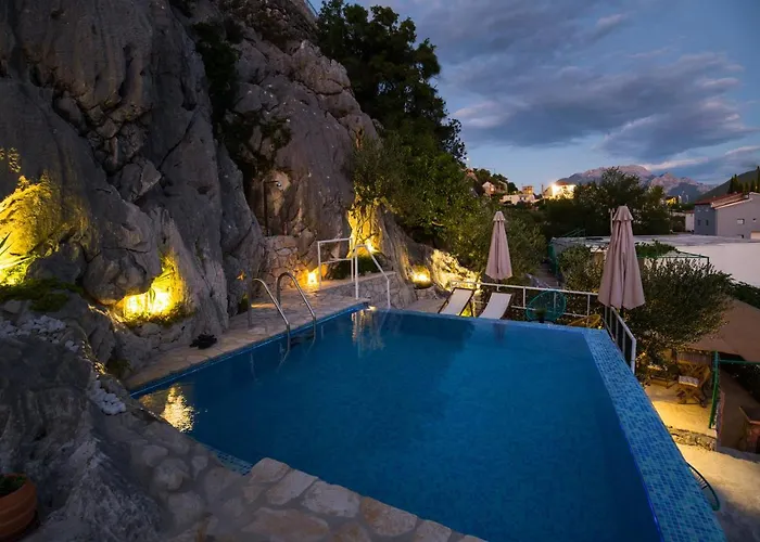Stone House Marin Tatil Evi Kostanje